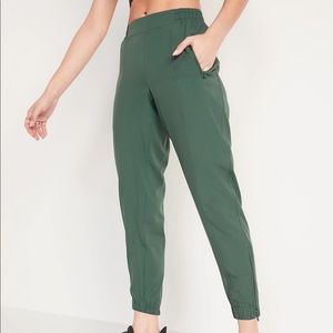 Old Navy 7/8 length athletic joggers